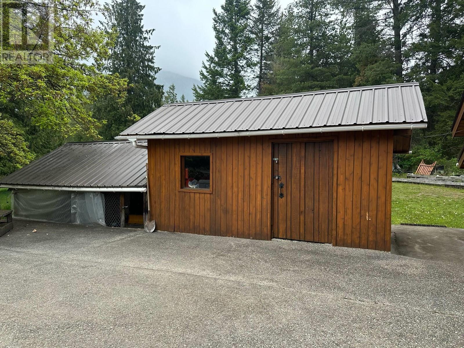 7047 Harrop-Procter Road, Harrop