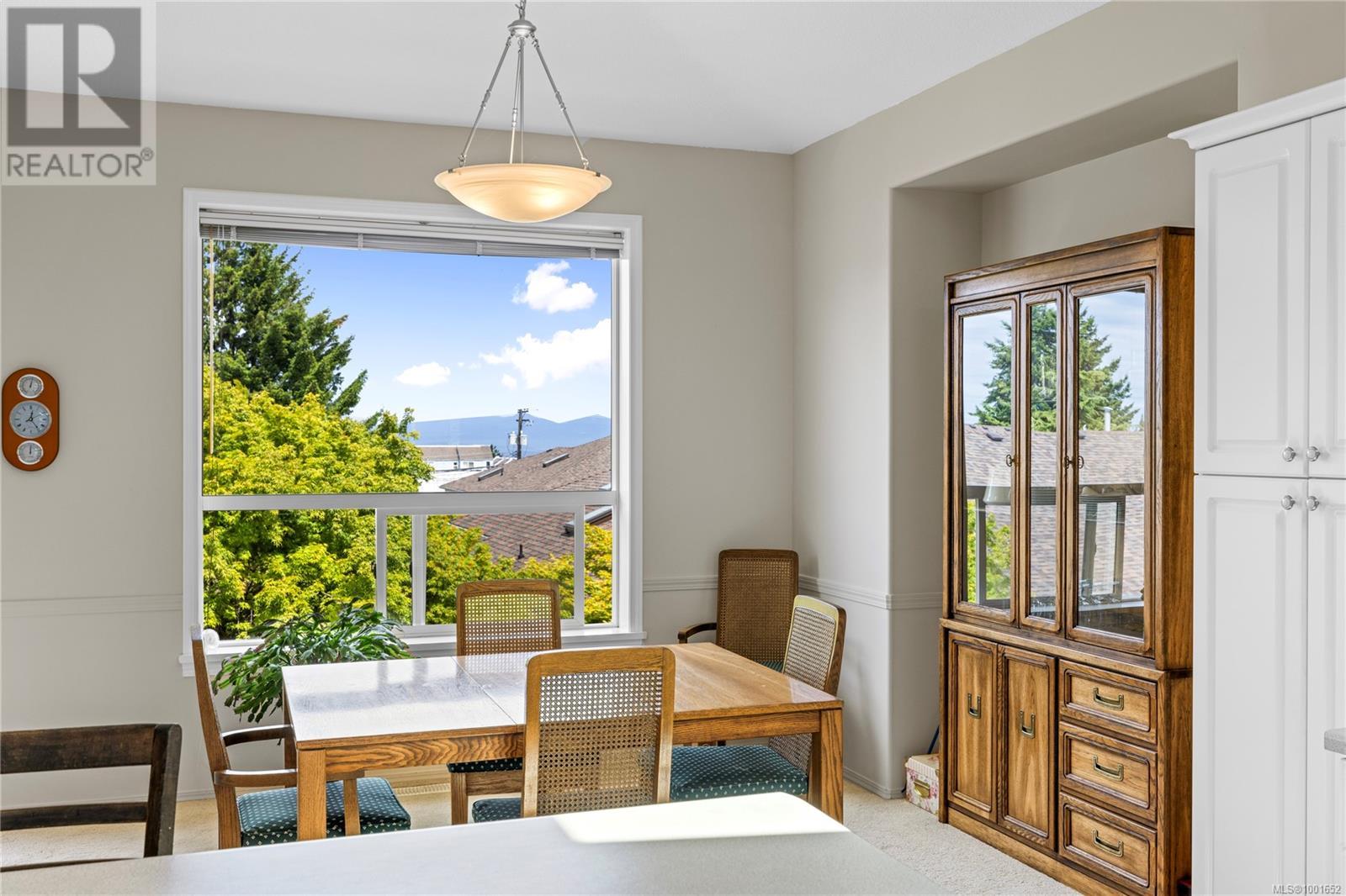 Photo 10 of 6339 Savary St, Nanaimo BC