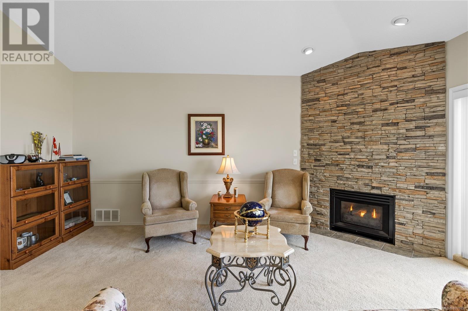 Photo 5 of 6339 Savary St, Nanaimo BC