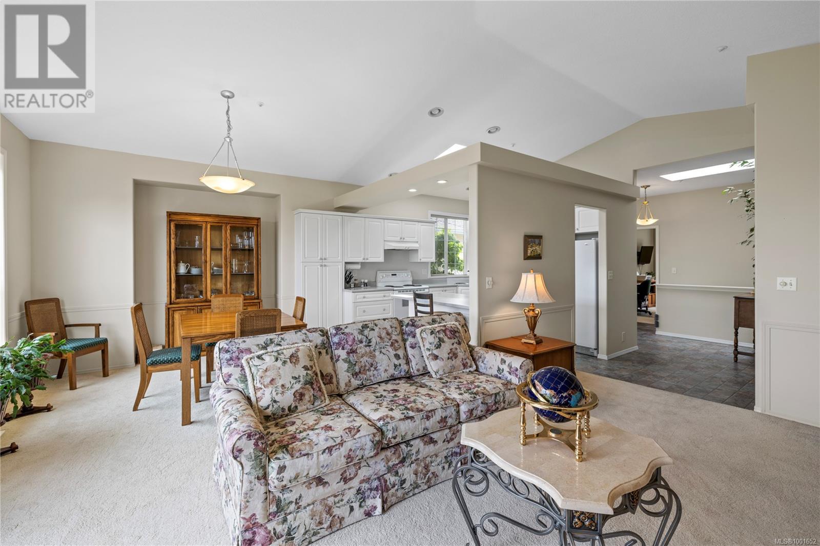 Photo 7 of 6339 Savary St, Nanaimo BC