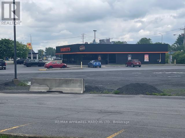 Photo 2 of 700 Brookdale Avenue, Cornwall ON