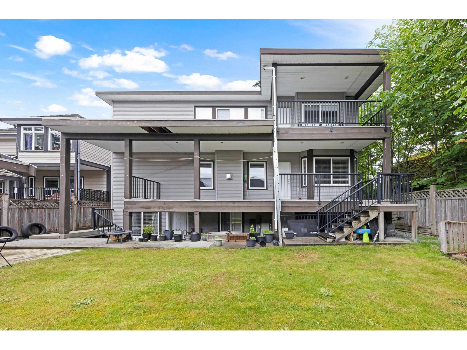 Photo 3 of 12646 60 A Avenue, Surrey BC