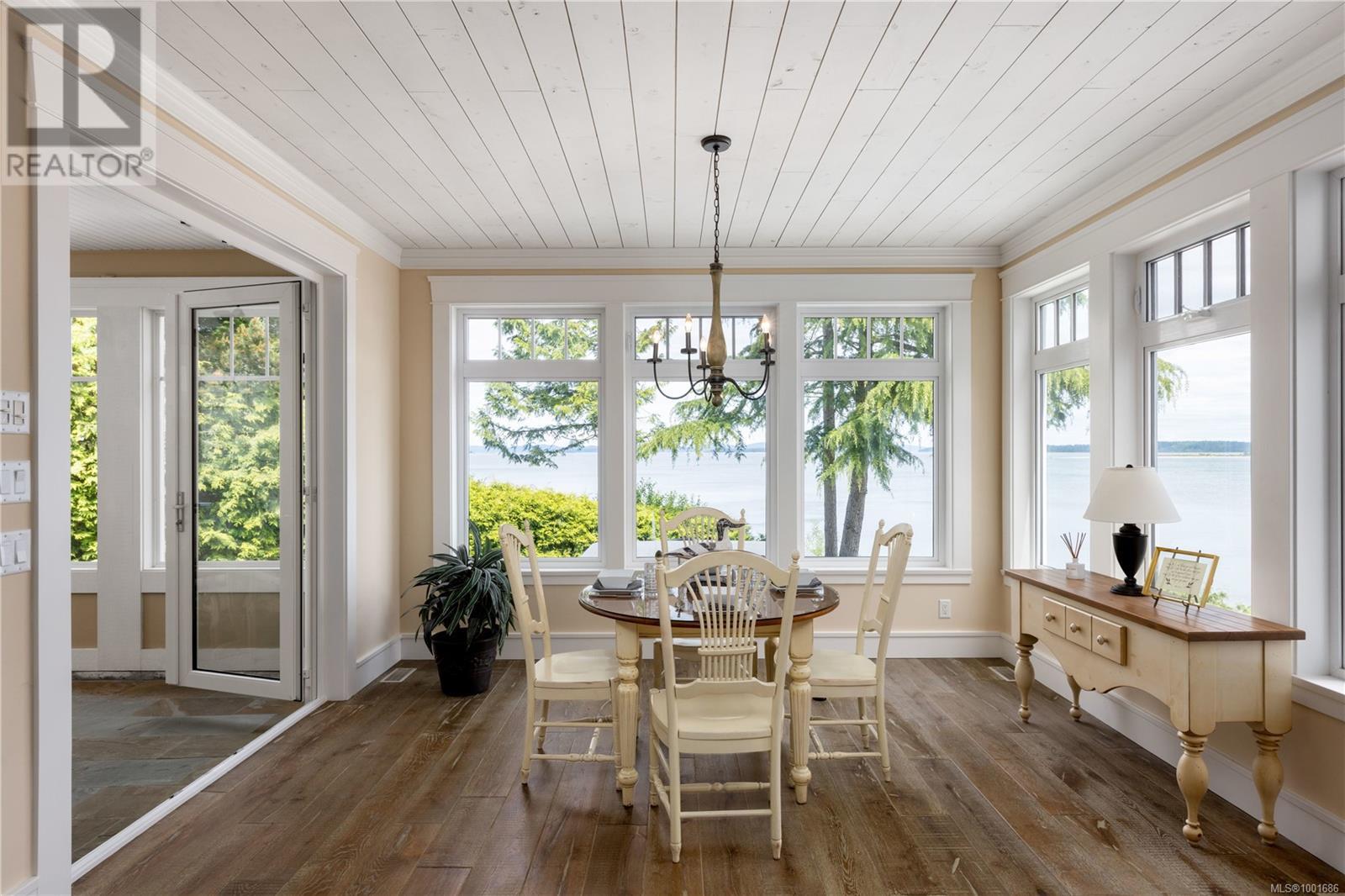  8401 Lochside Drive, Central Saanich