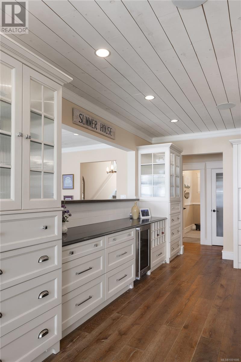  8401 Lochside Drive, Central Saanich