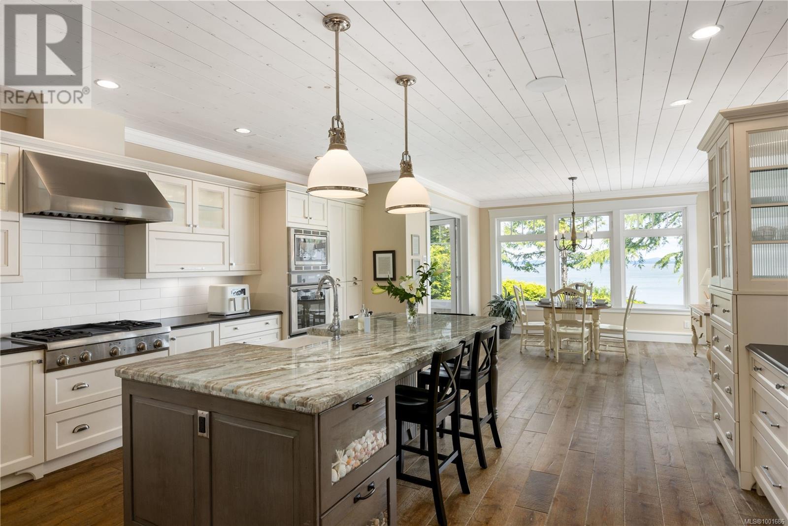  8401 Lochside Drive, Central Saanich