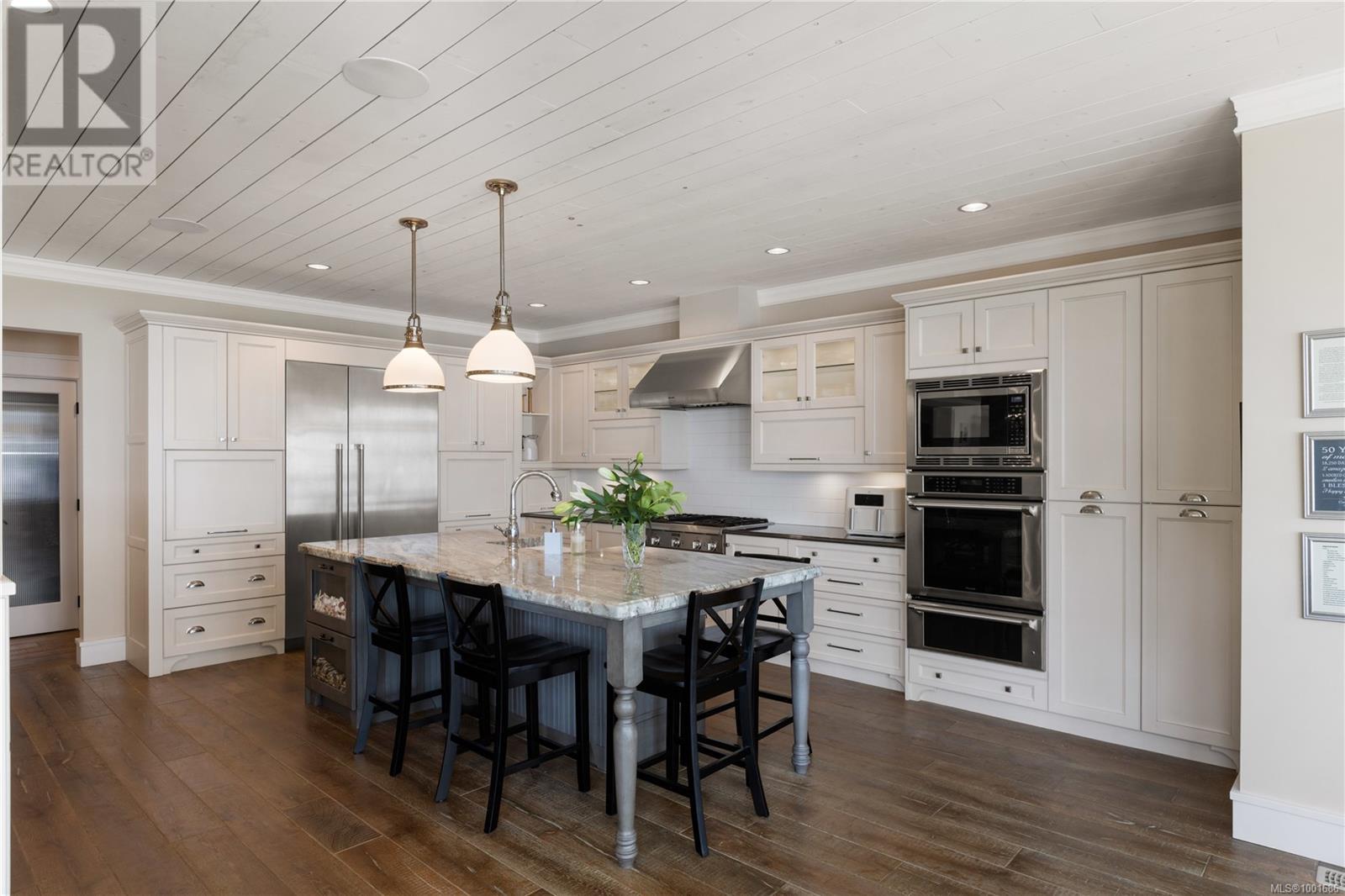  8401 Lochside Drive, Central Saanich