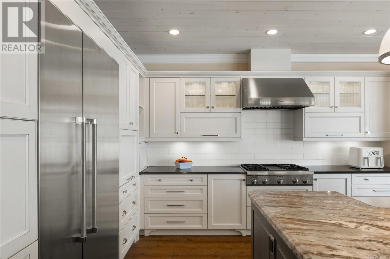  8401 Lochside Drive, Central Saanich
