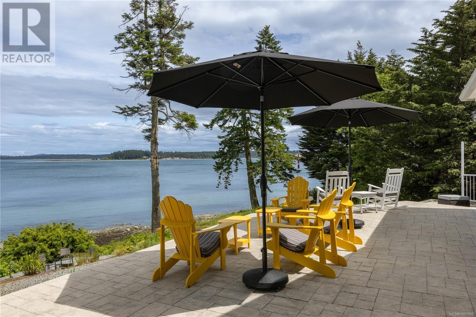  8401 Lochside Drive, Central Saanich