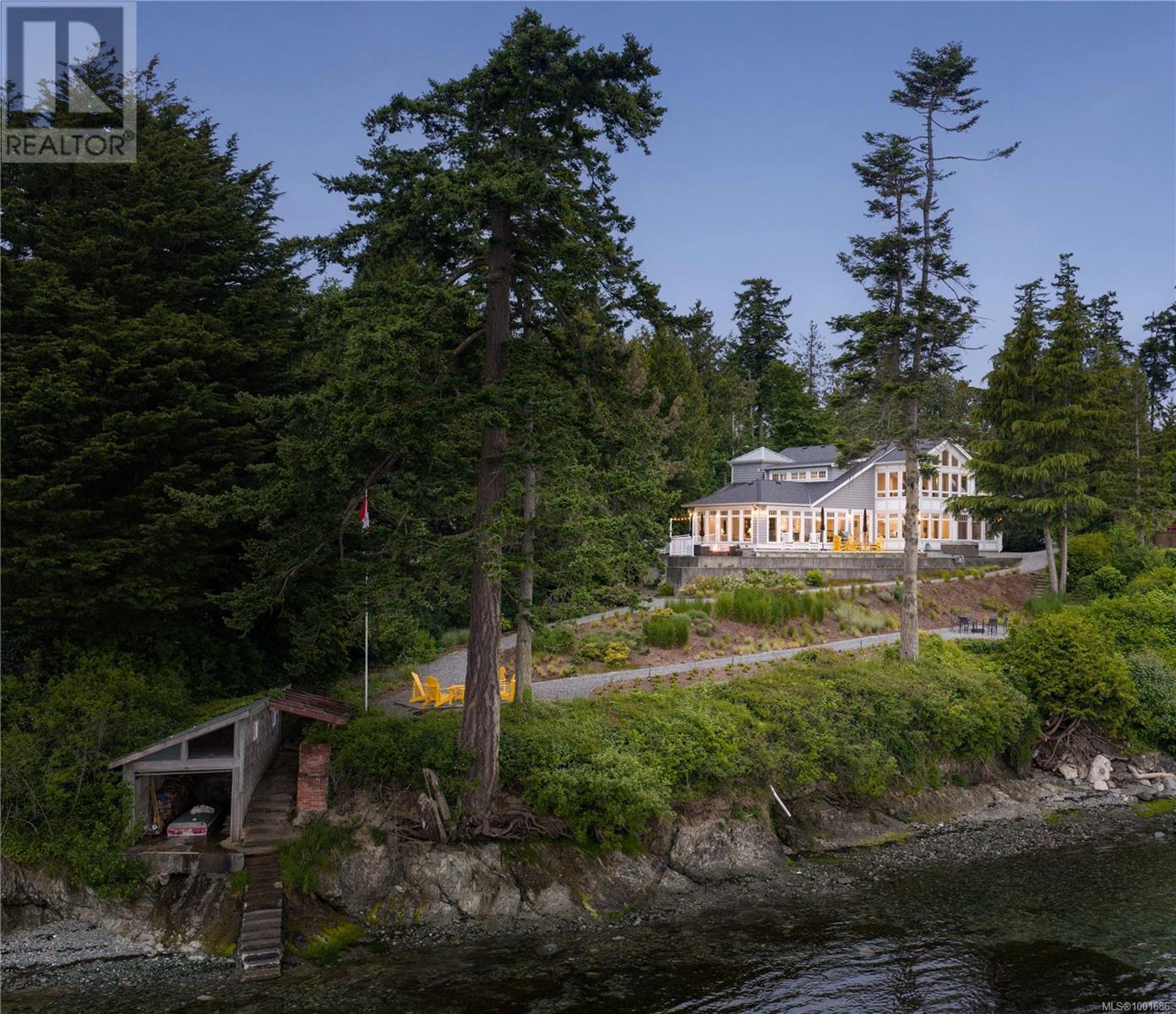  8401 Lochside Drive, Central Saanich