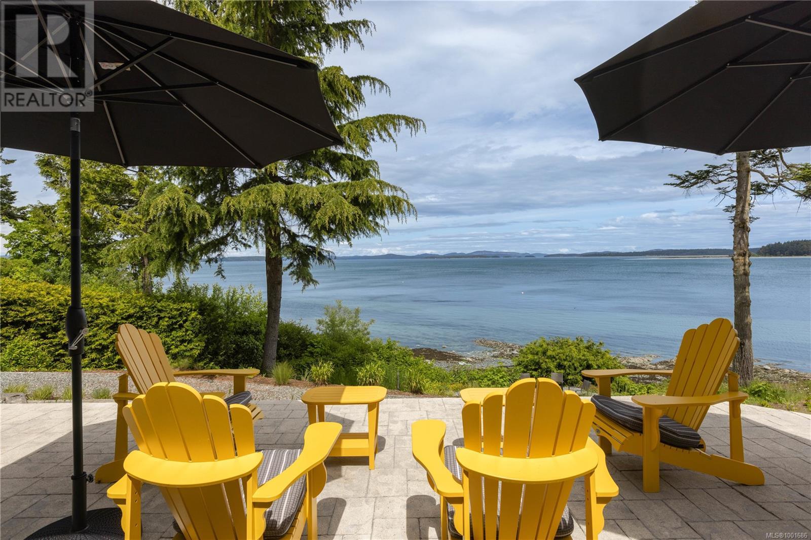  8401 Lochside Drive, Central Saanich
