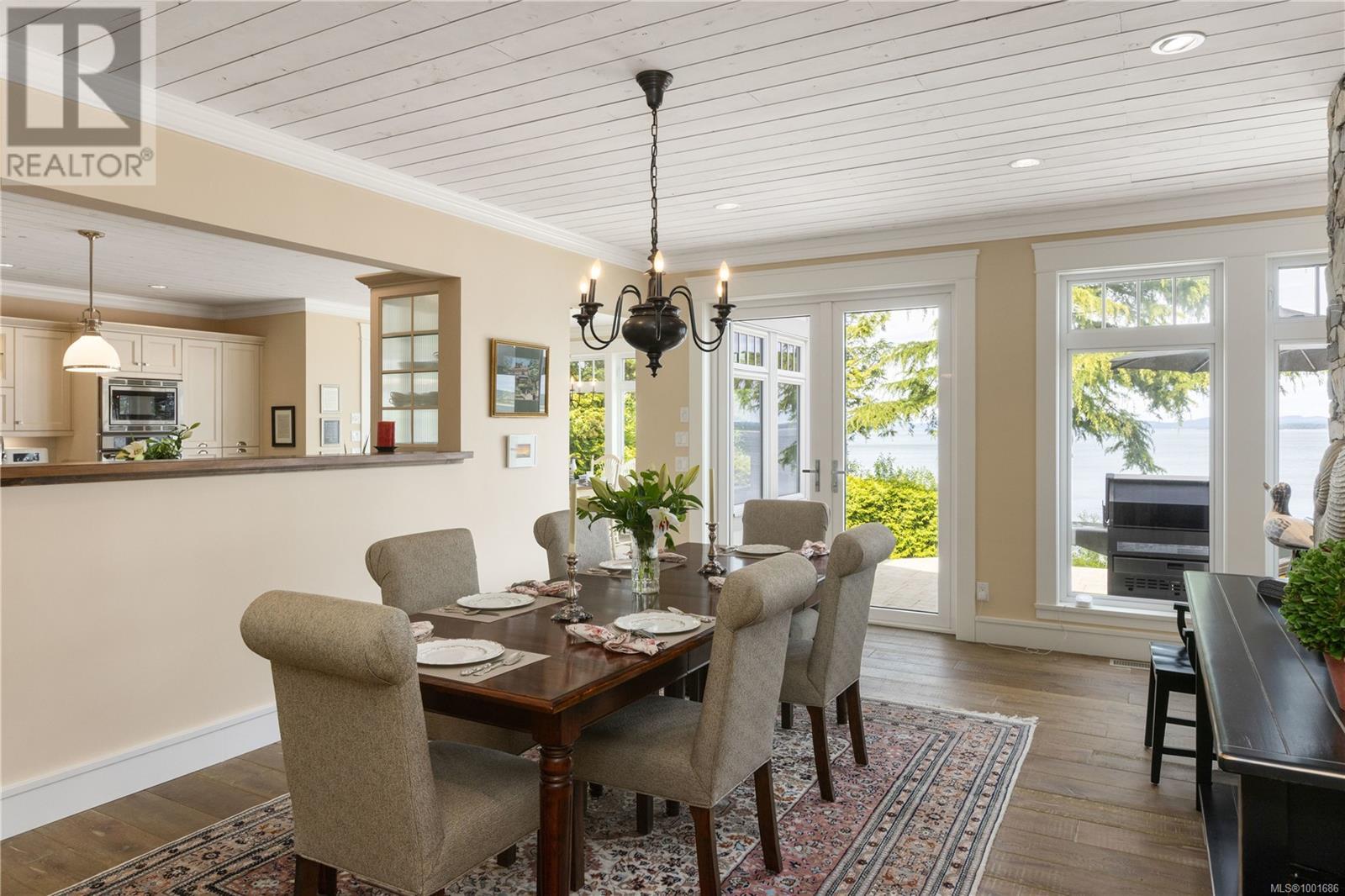 8401 Lochside Drive, Central Saanich