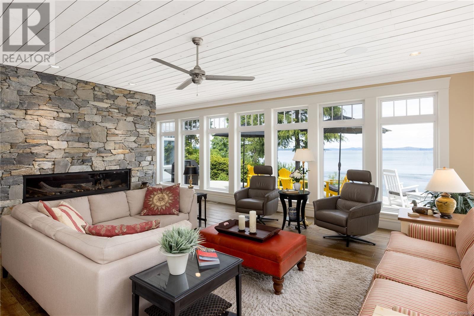  8401 Lochside Drive, Central Saanich