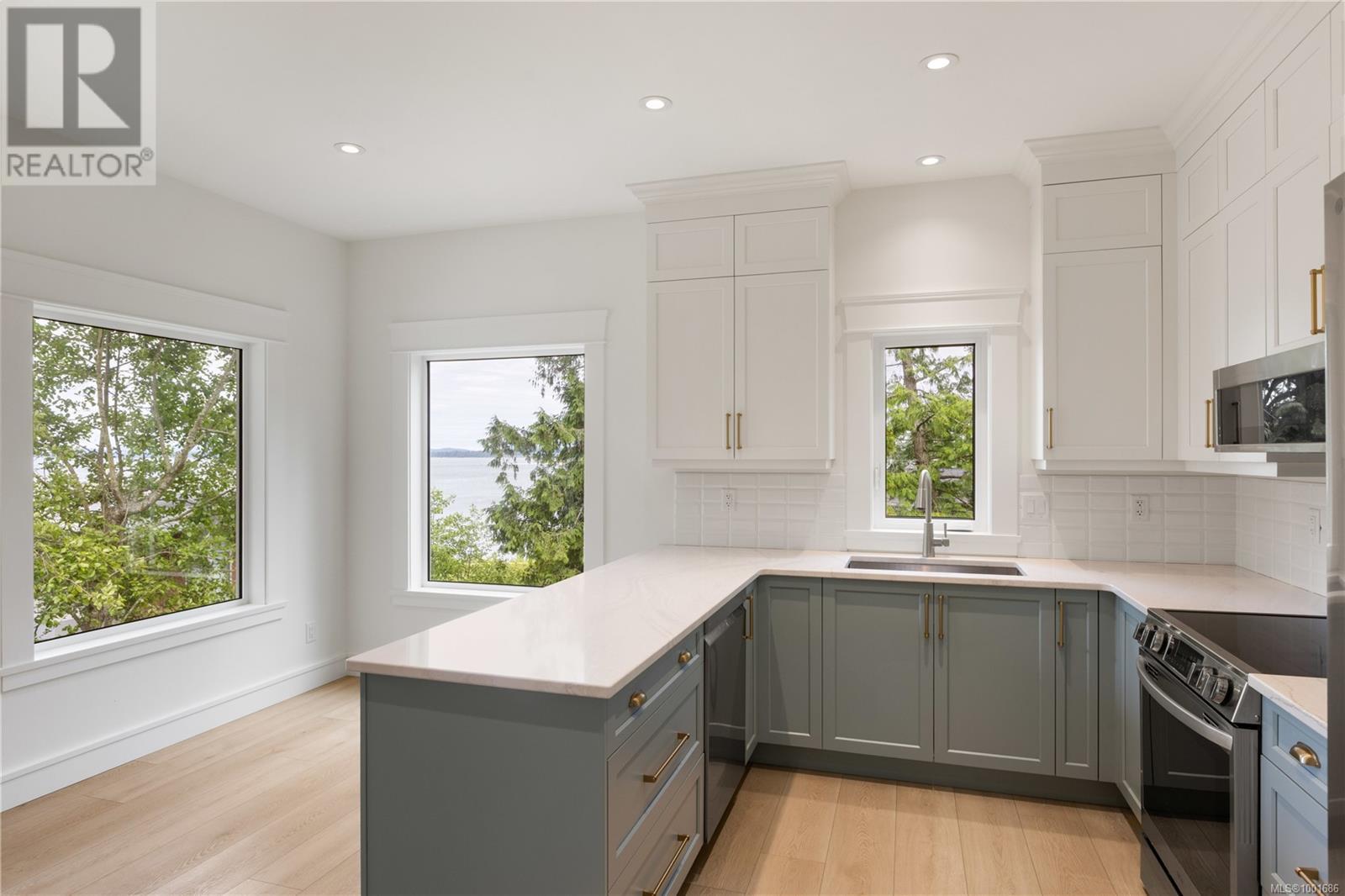  8401 Lochside Drive, Central Saanich