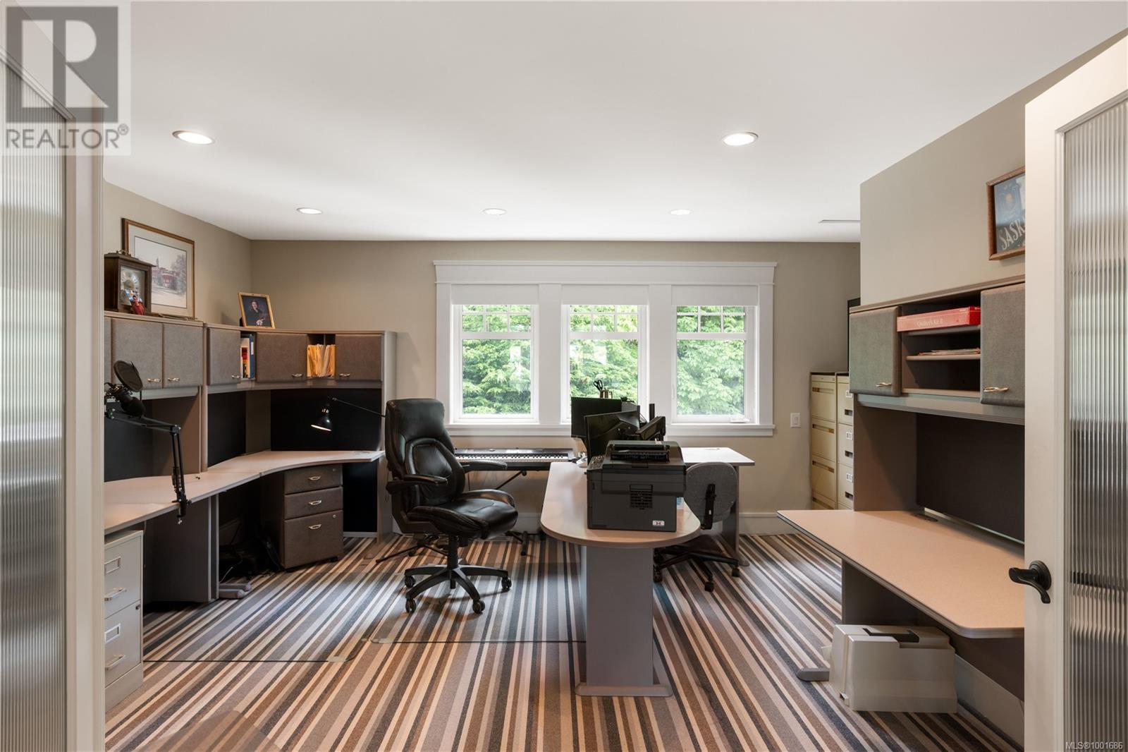  8401 Lochside Drive, Central Saanich