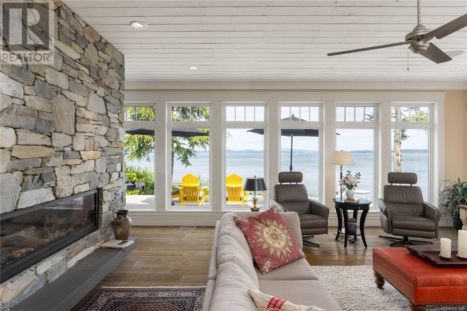  8401 Lochside Drive, Central Saanich