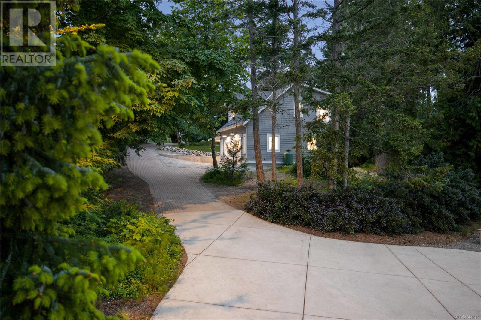  8401 Lochside Drive, Central Saanich