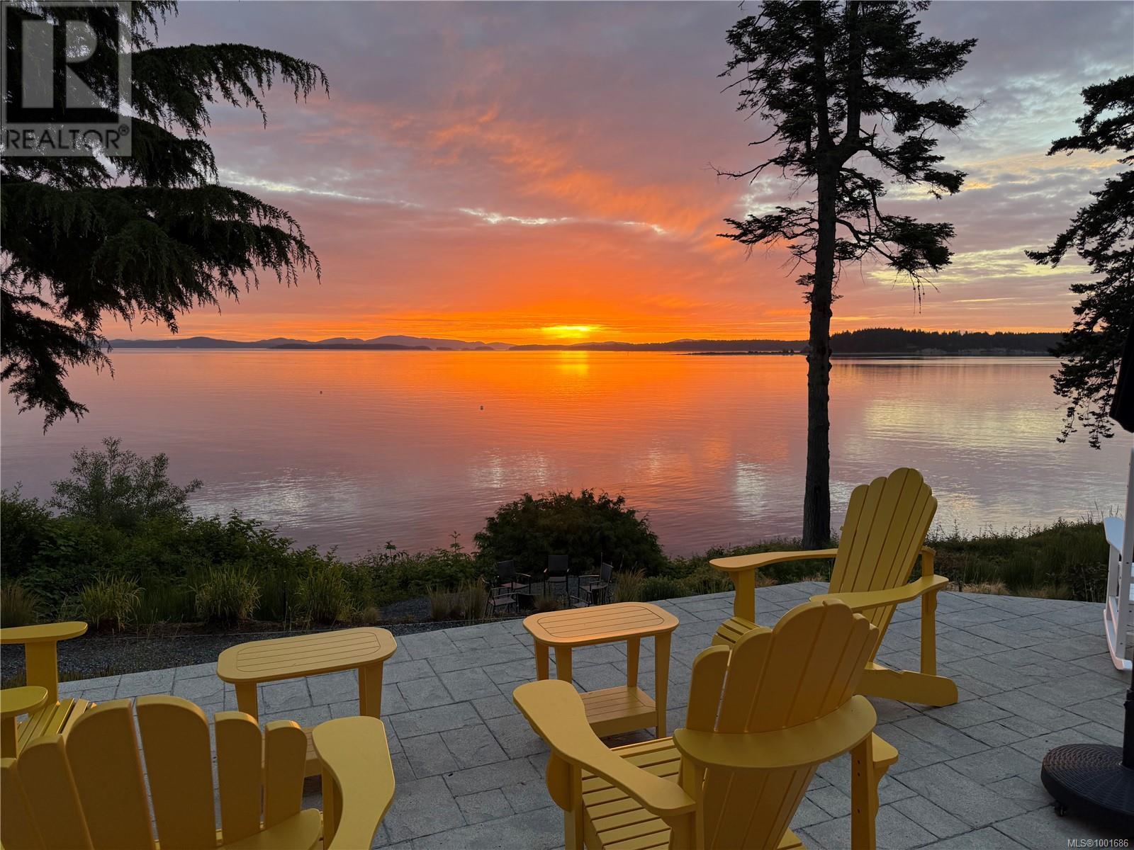  8401 Lochside Drive, Central Saanich