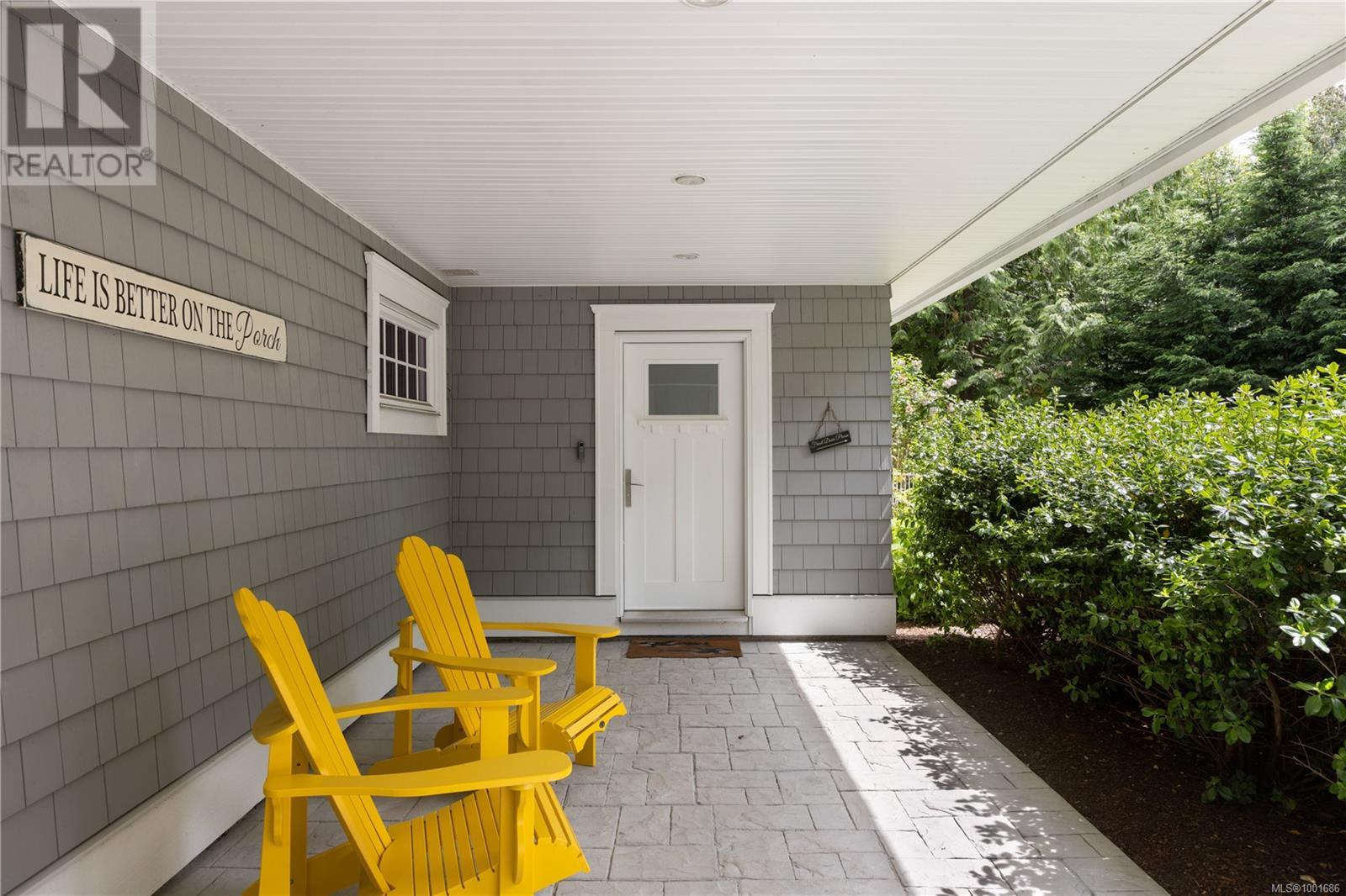 8401 Lochside Drive, Central Saanich