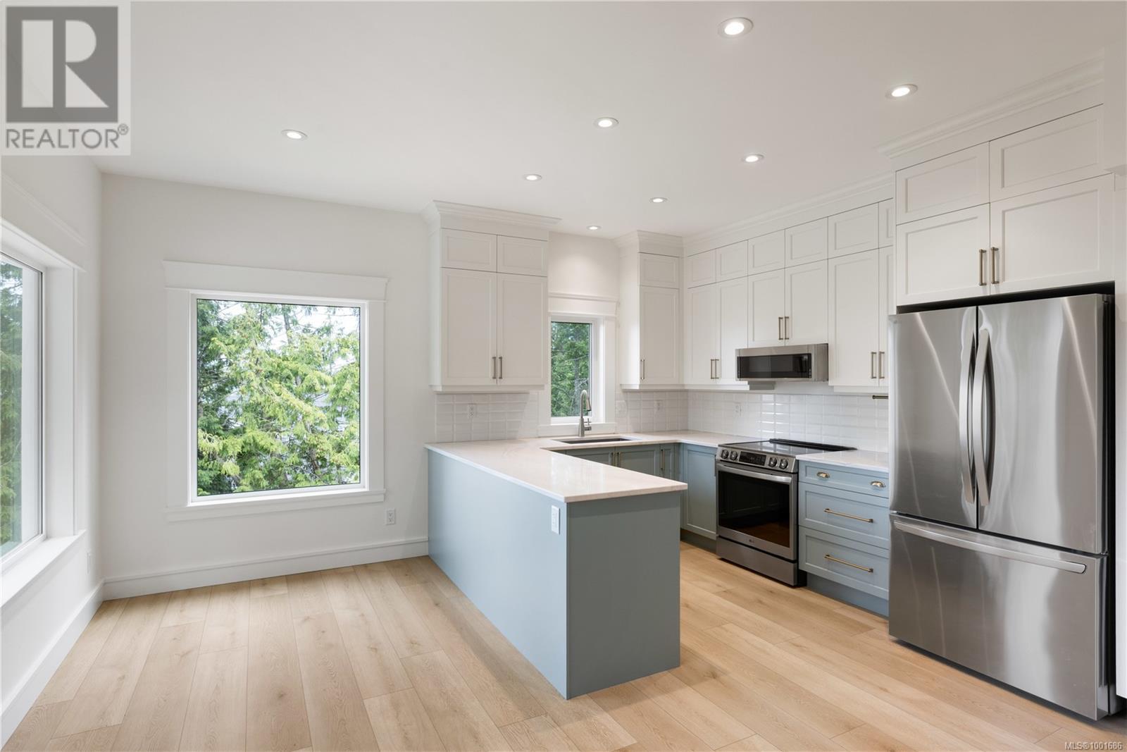  8401 Lochside Drive, Central Saanich