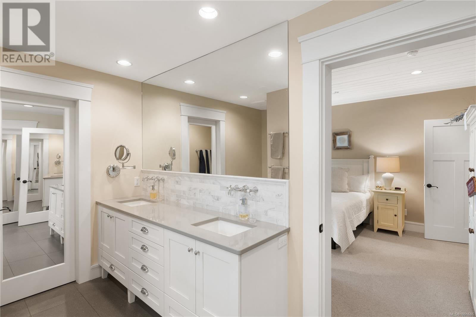  8401 Lochside Drive, Central Saanich