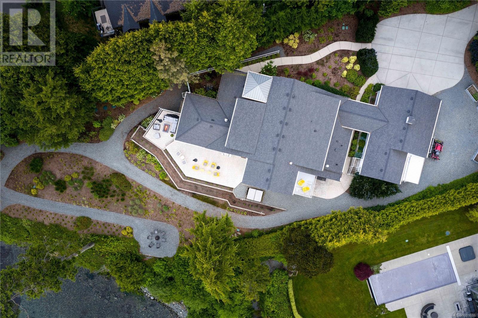  8401 Lochside Drive, Central Saanich