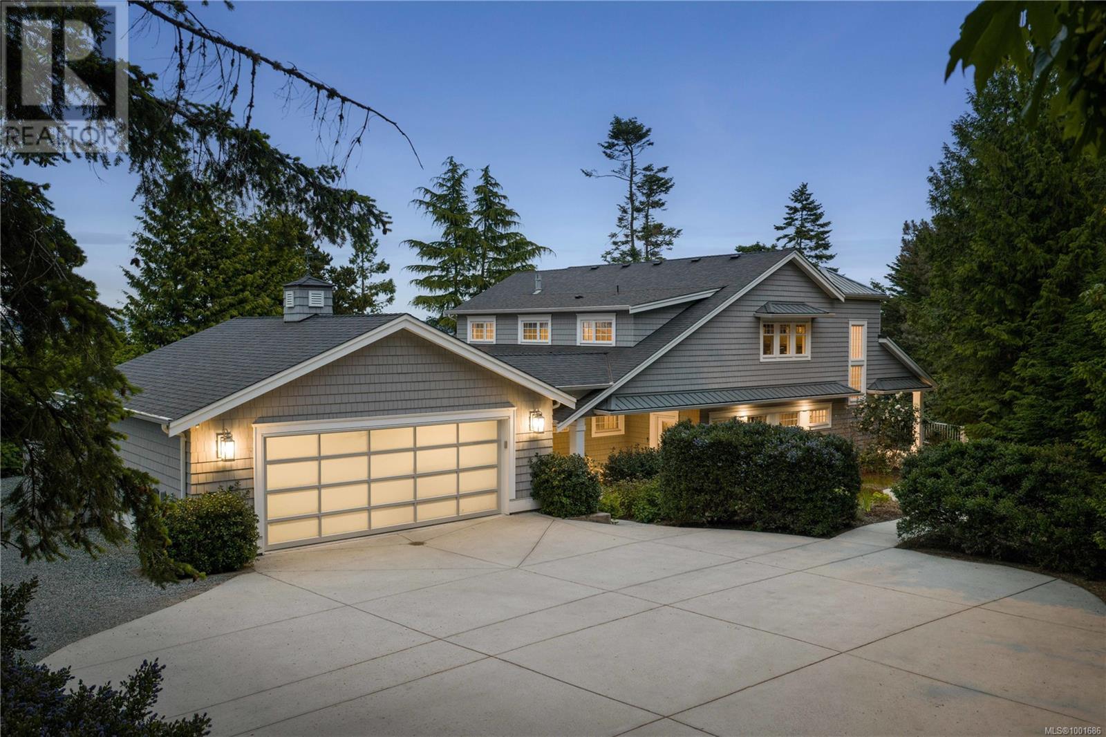 8401 Lochside Drive, Central Saanich