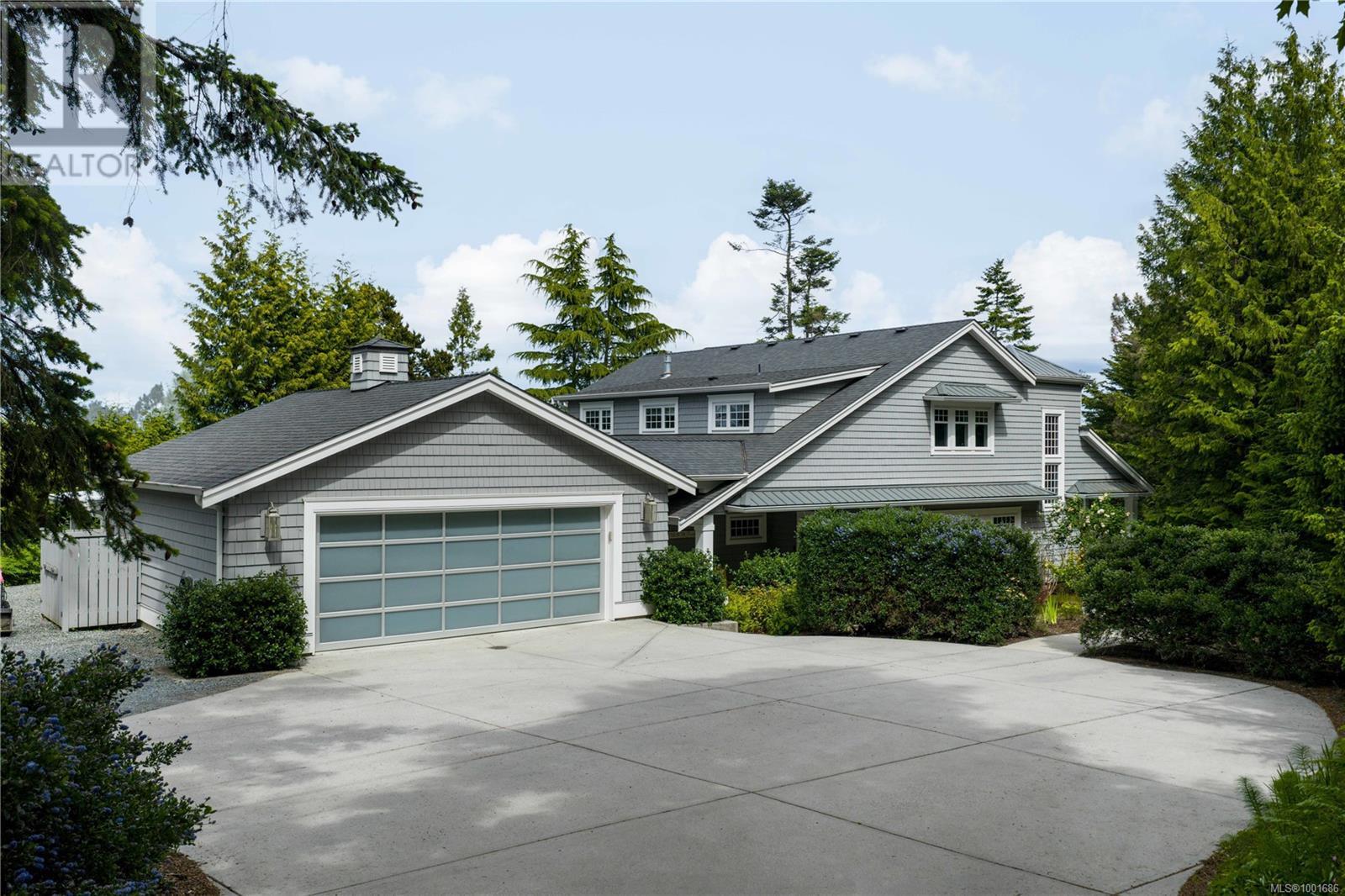  8401 Lochside Drive, Central Saanich