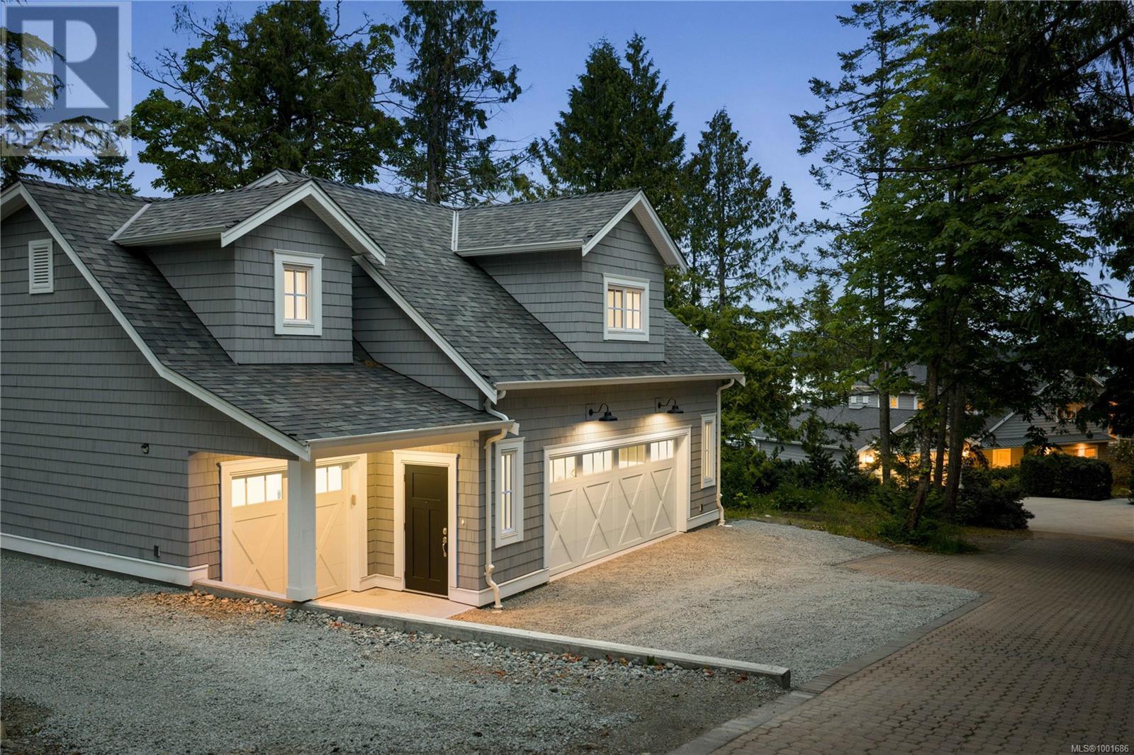  8401 Lochside Drive, Central Saanich