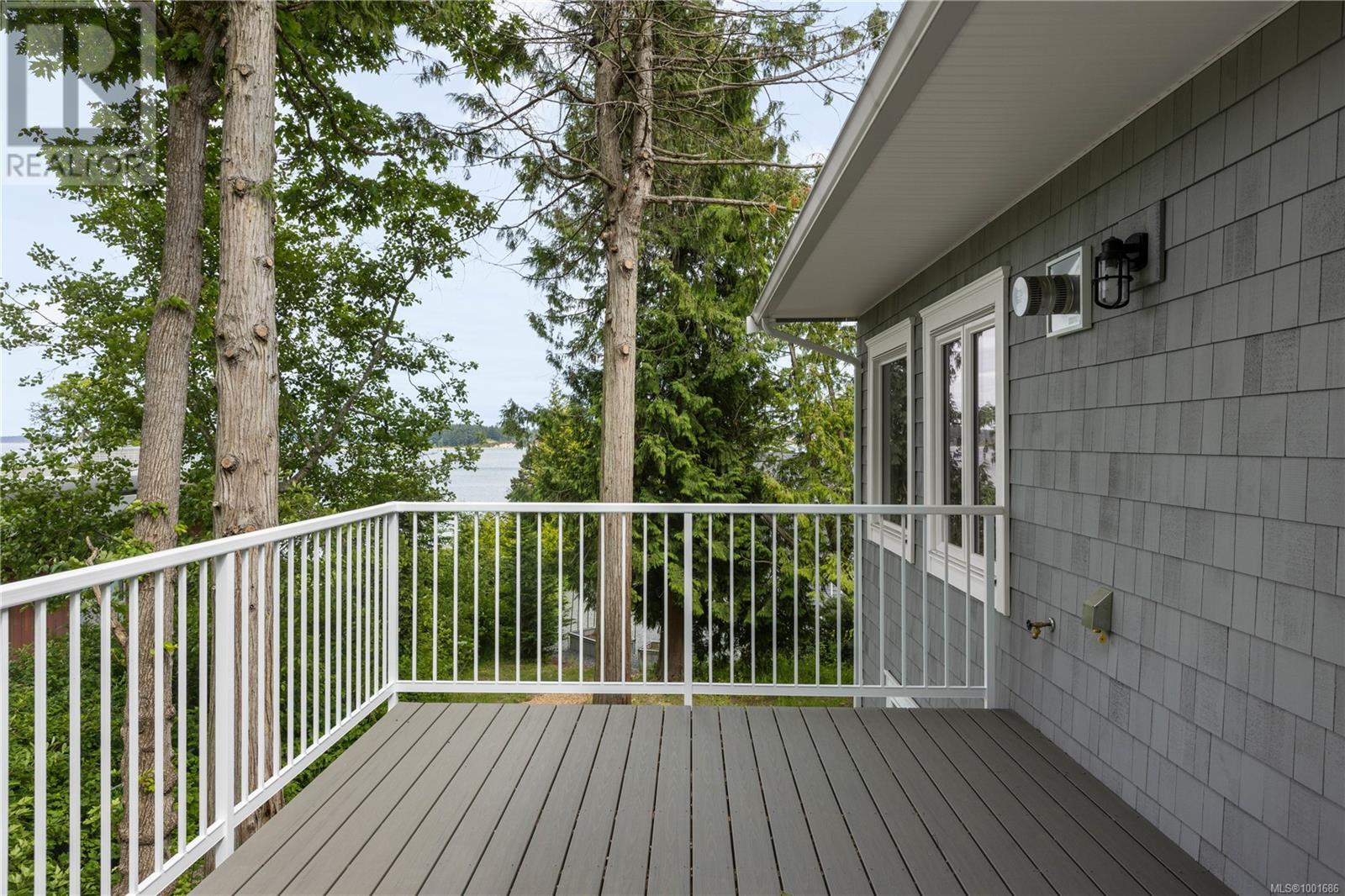  8401 Lochside Drive, Central Saanich
