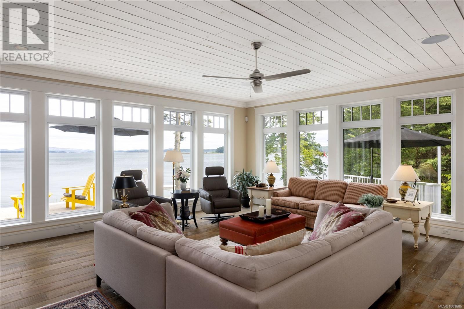  8401 Lochside Drive, Central Saanich
