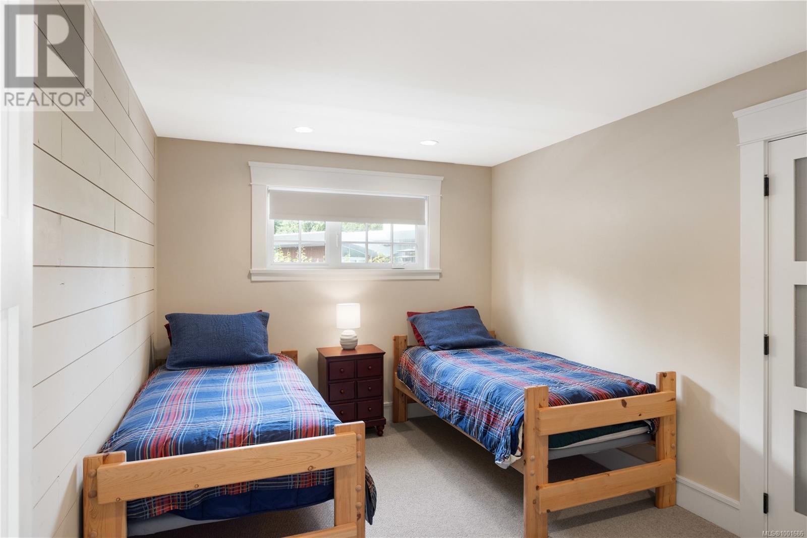  8401 Lochside Drive, Central Saanich