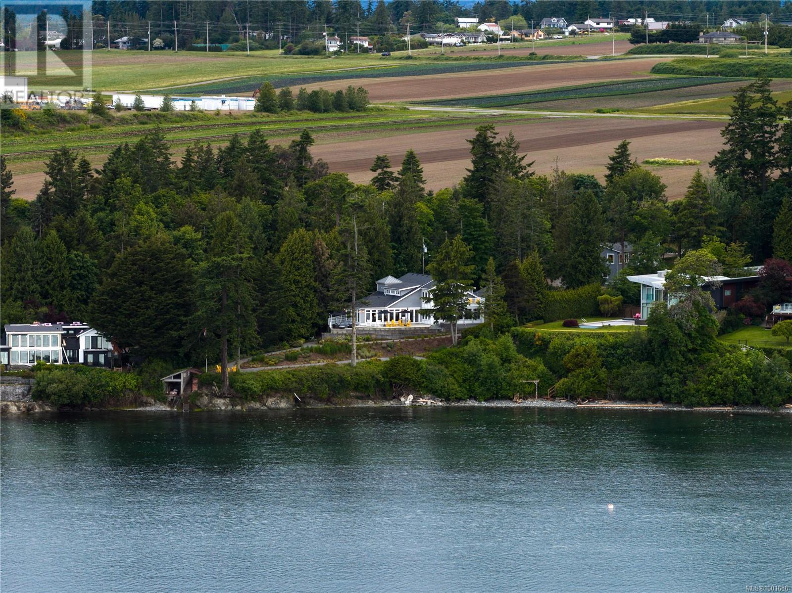  8401 Lochside Drive, Central Saanich