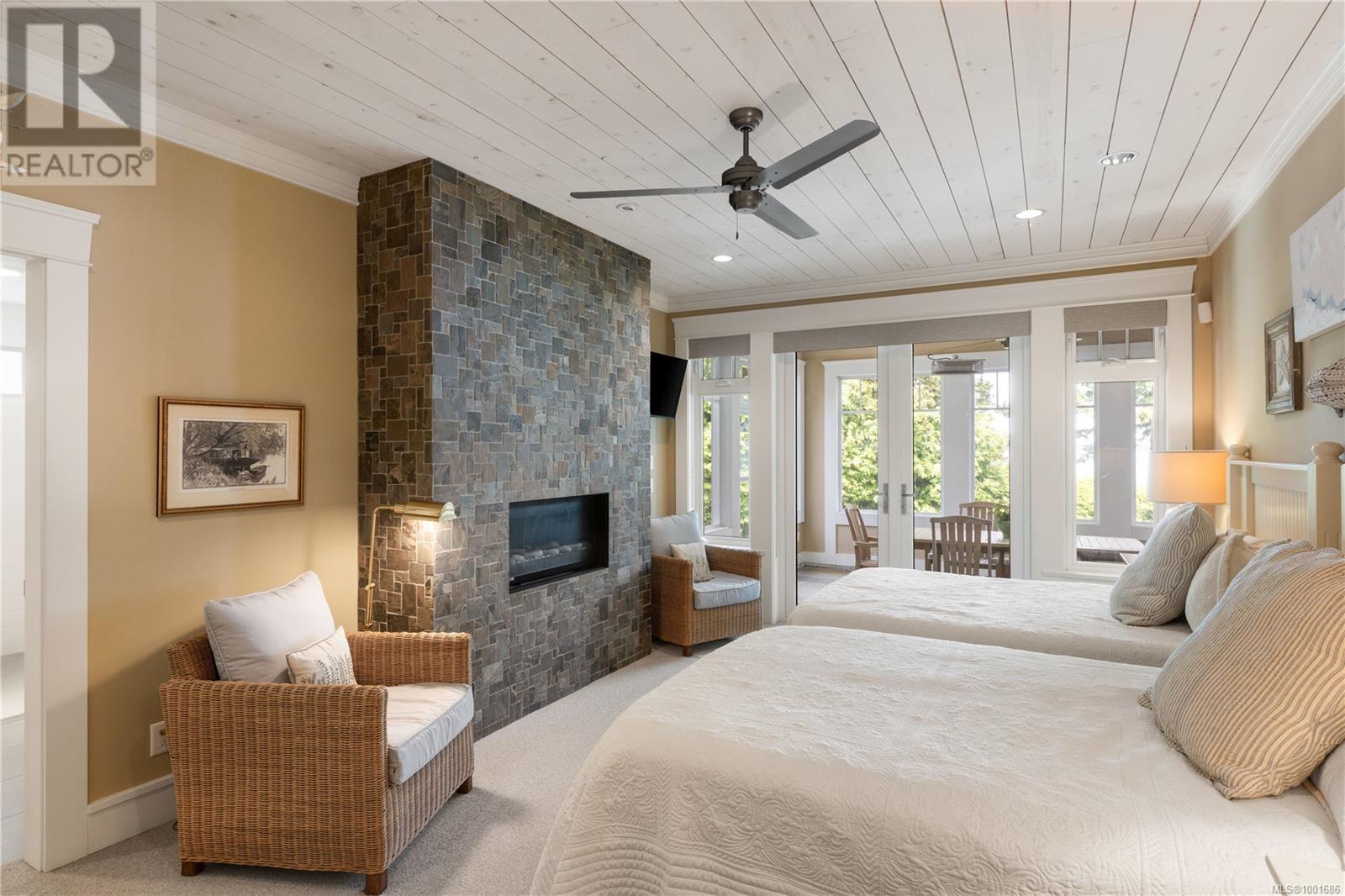  8401 Lochside Drive, Central Saanich