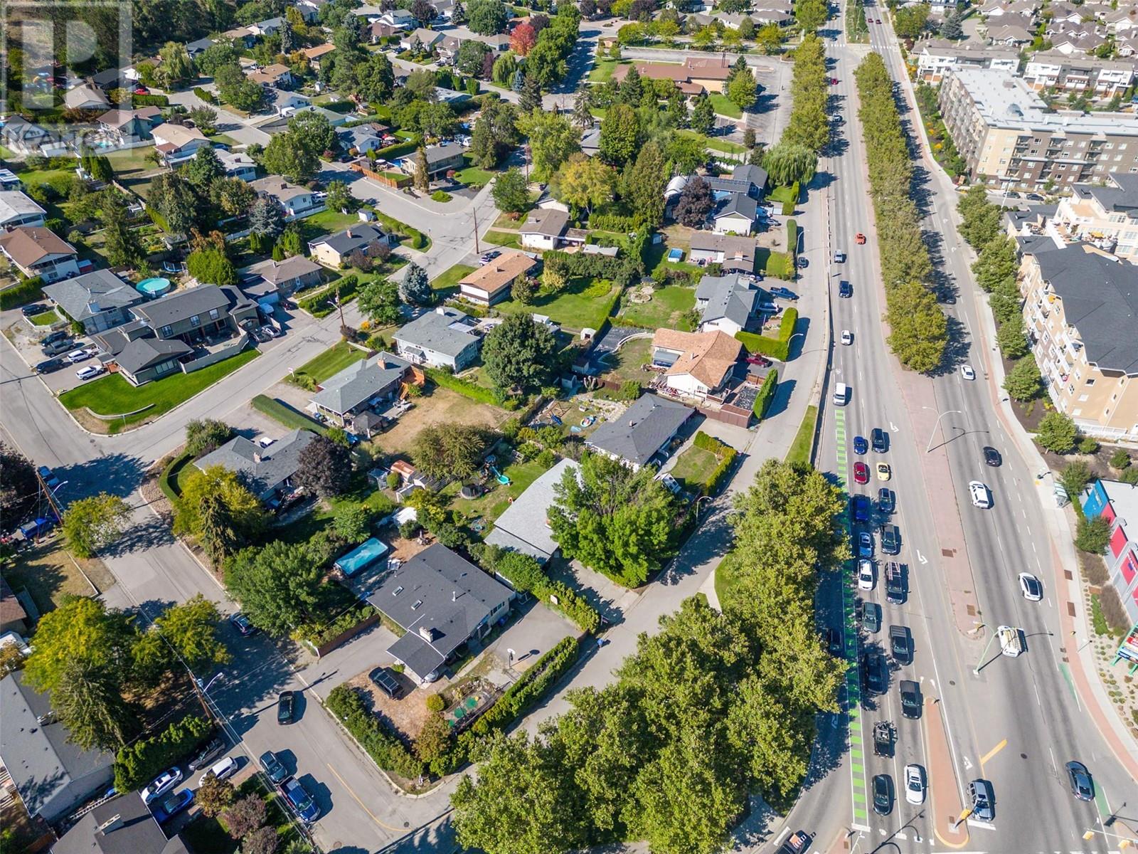 Photo 9 of 710 Glenmore Drive, Kelowna BC