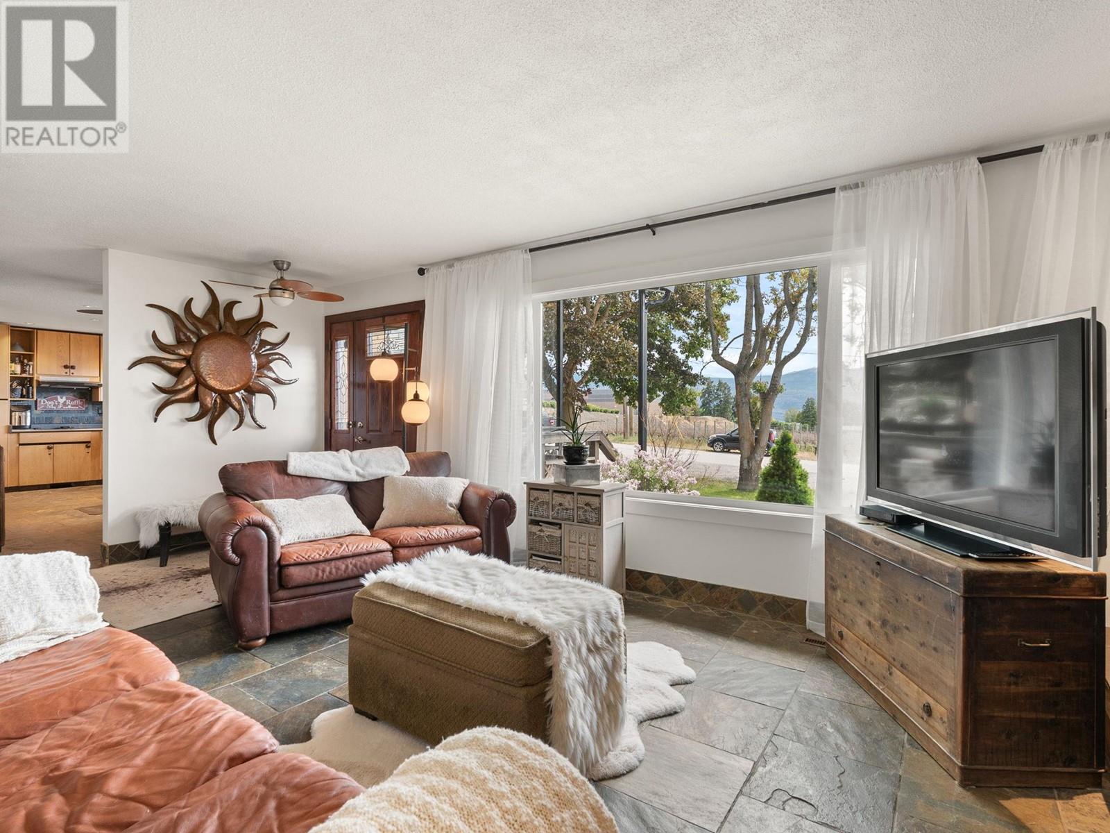  858 Douglas Road, West Kelowna