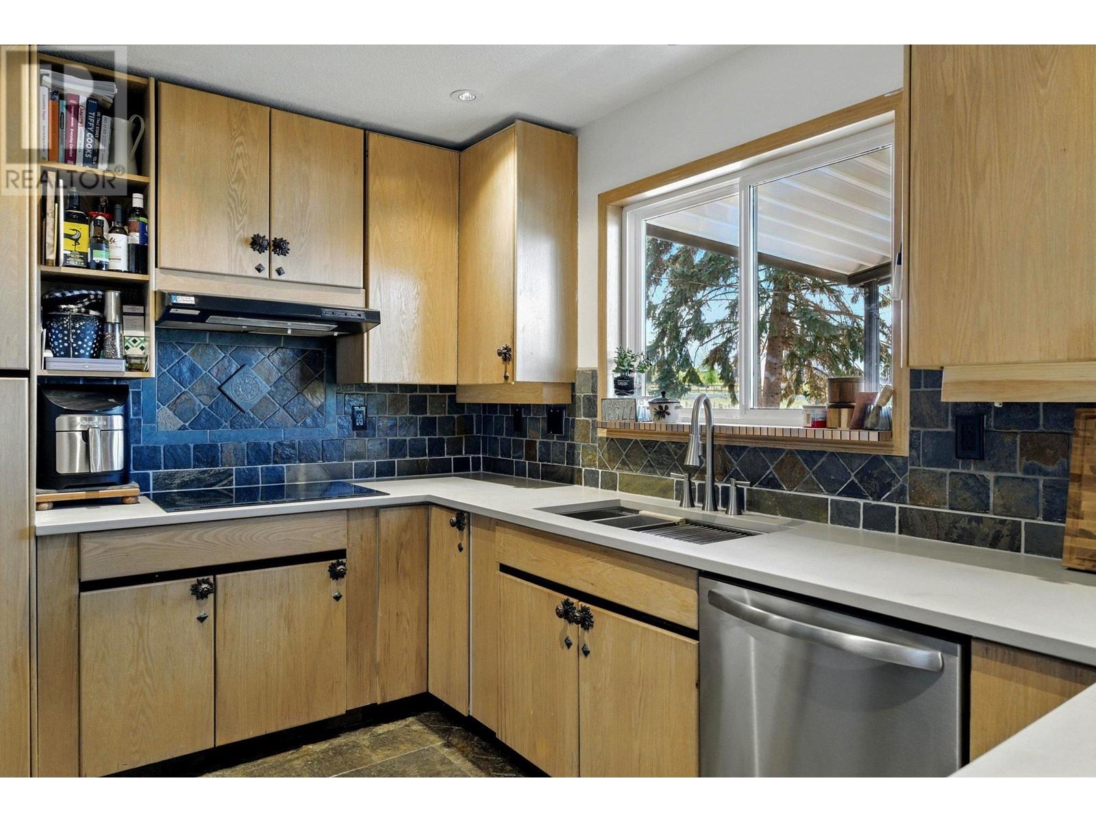  858 Douglas Road, West Kelowna