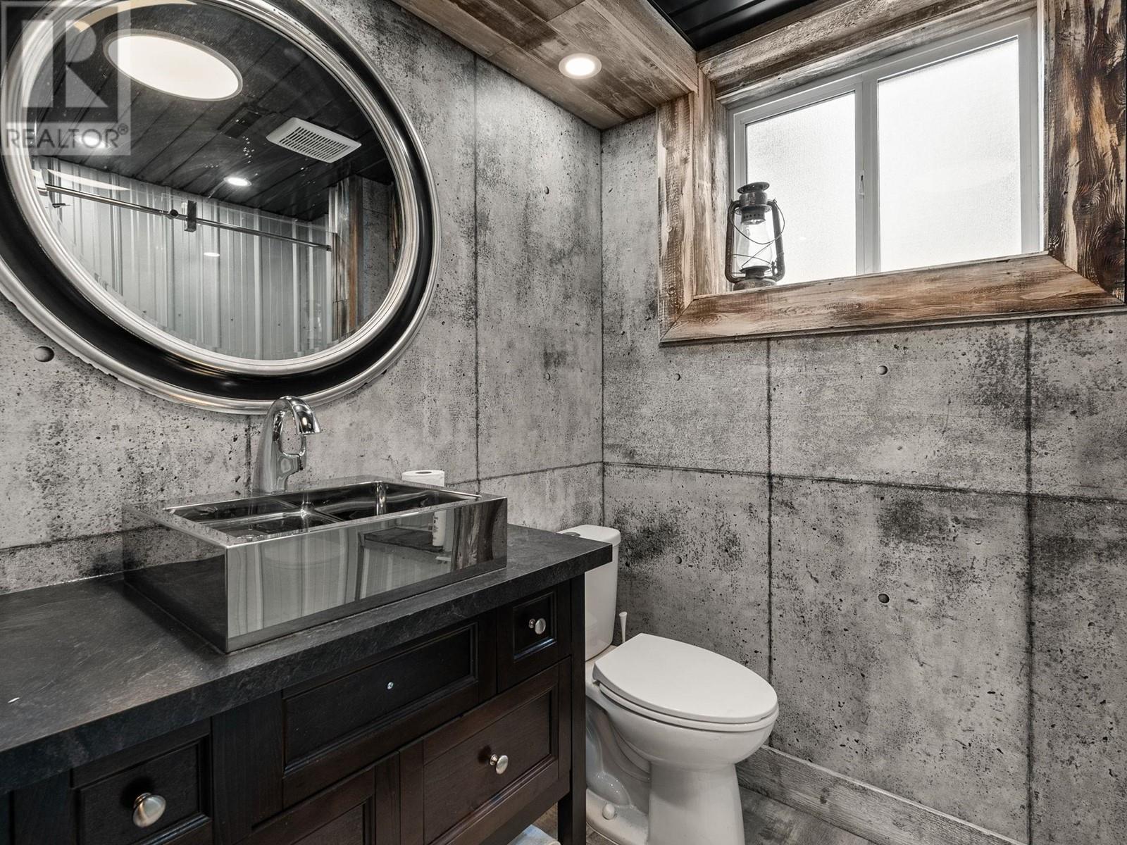  858 Douglas Road, West Kelowna