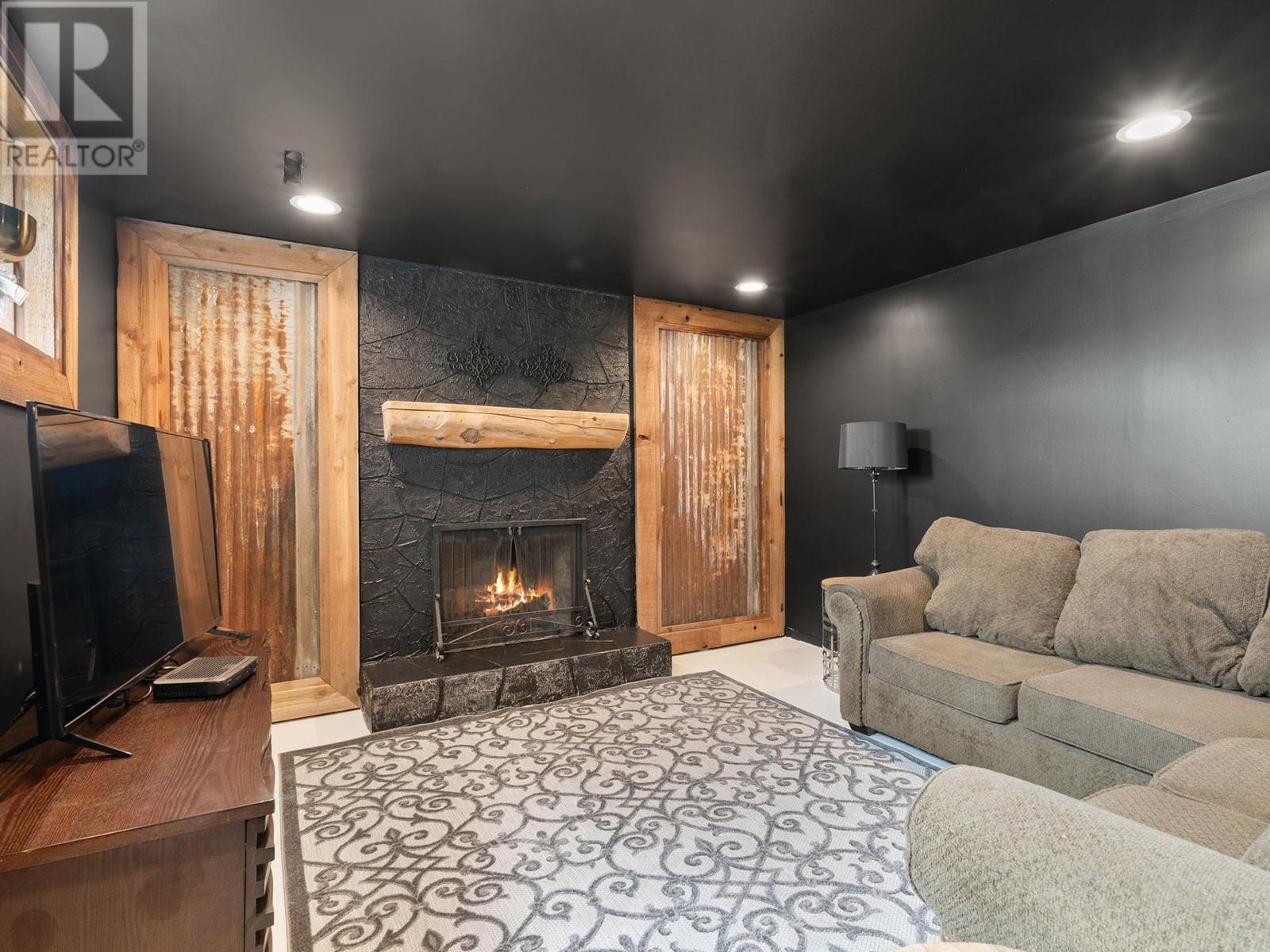  858 Douglas Road, West Kelowna