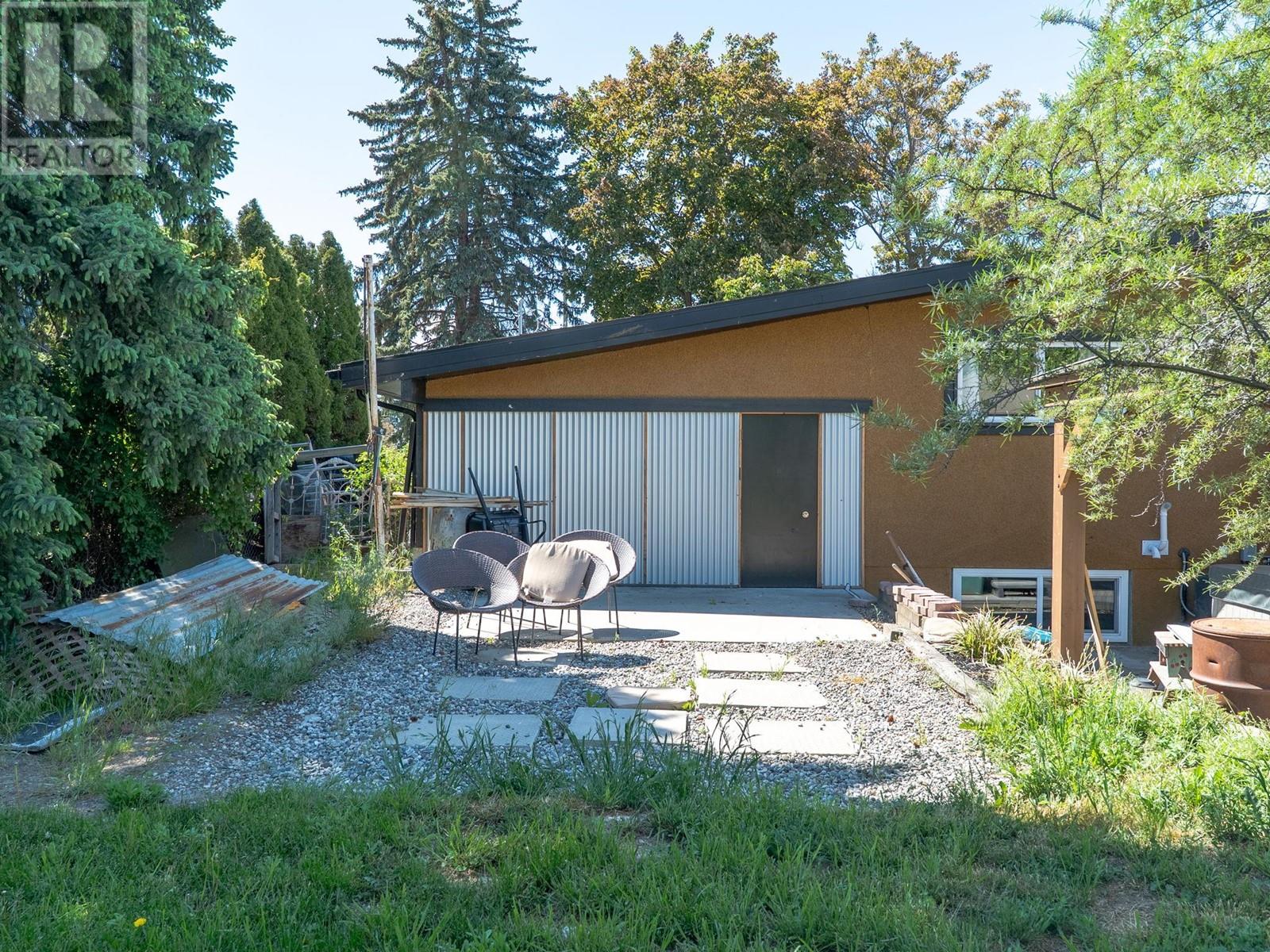  858 Douglas Road, West Kelowna
