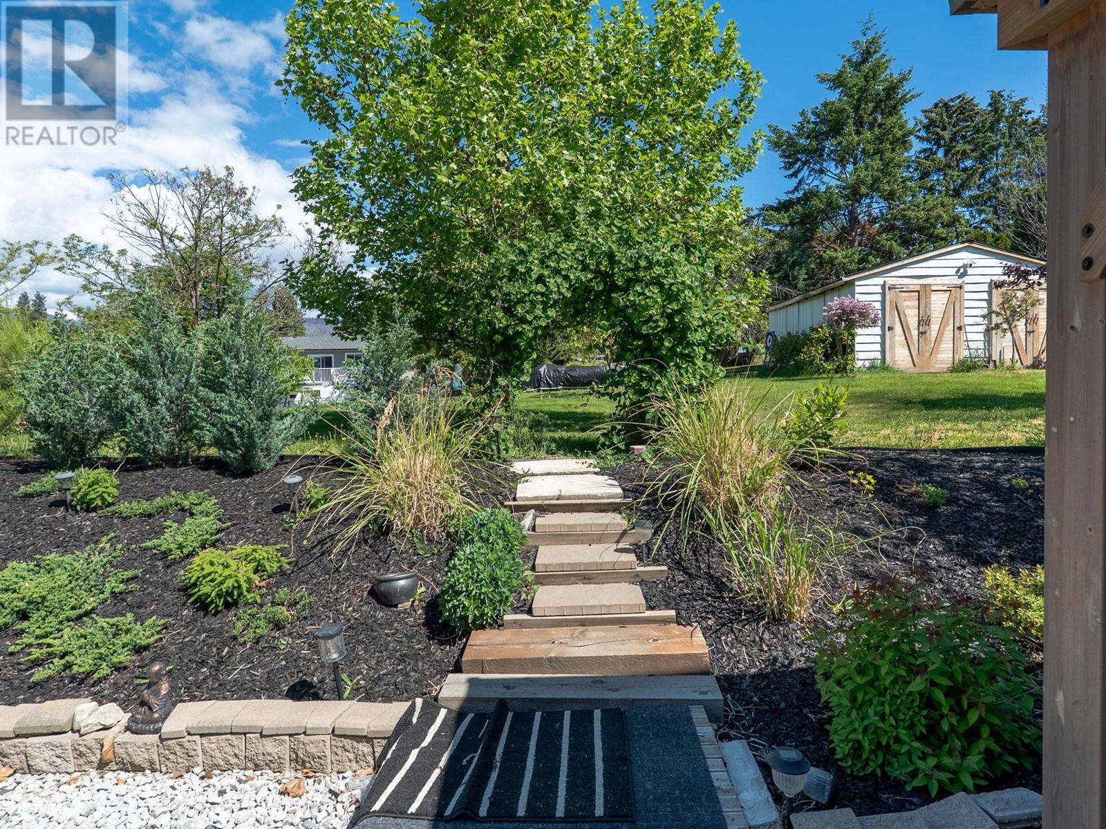  858 Douglas Road, West Kelowna