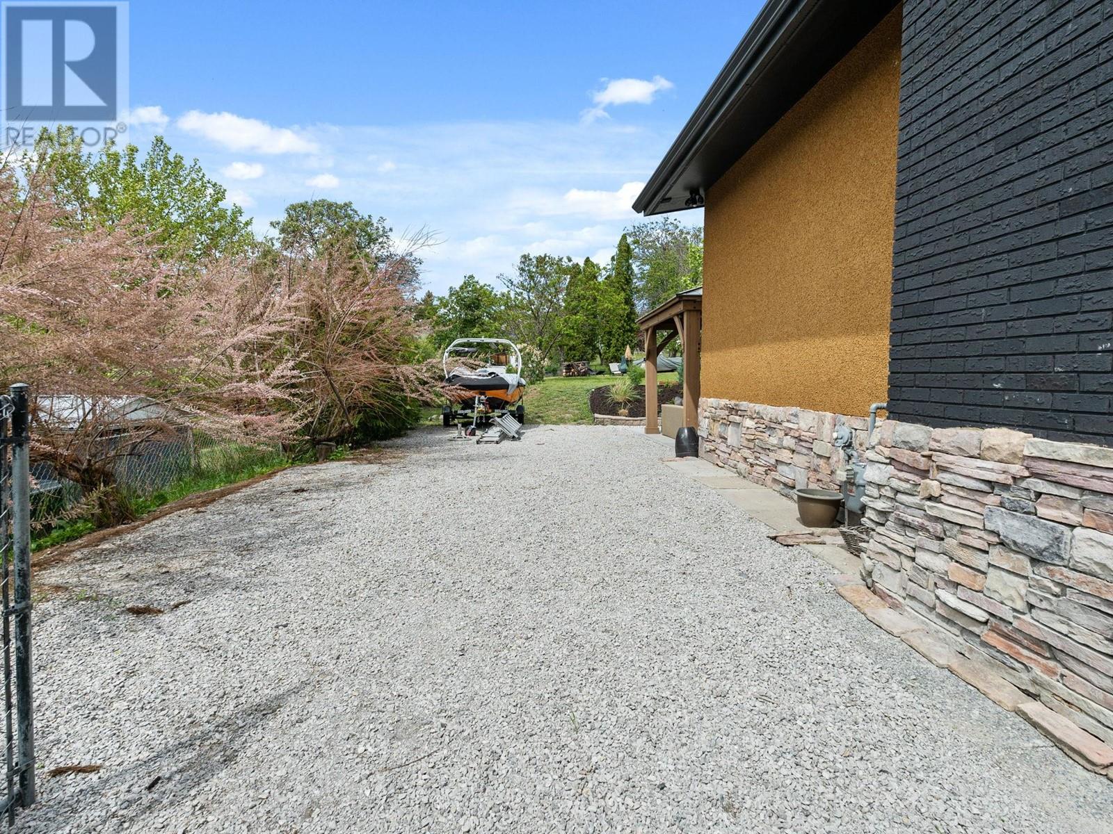  858 Douglas Road, West Kelowna