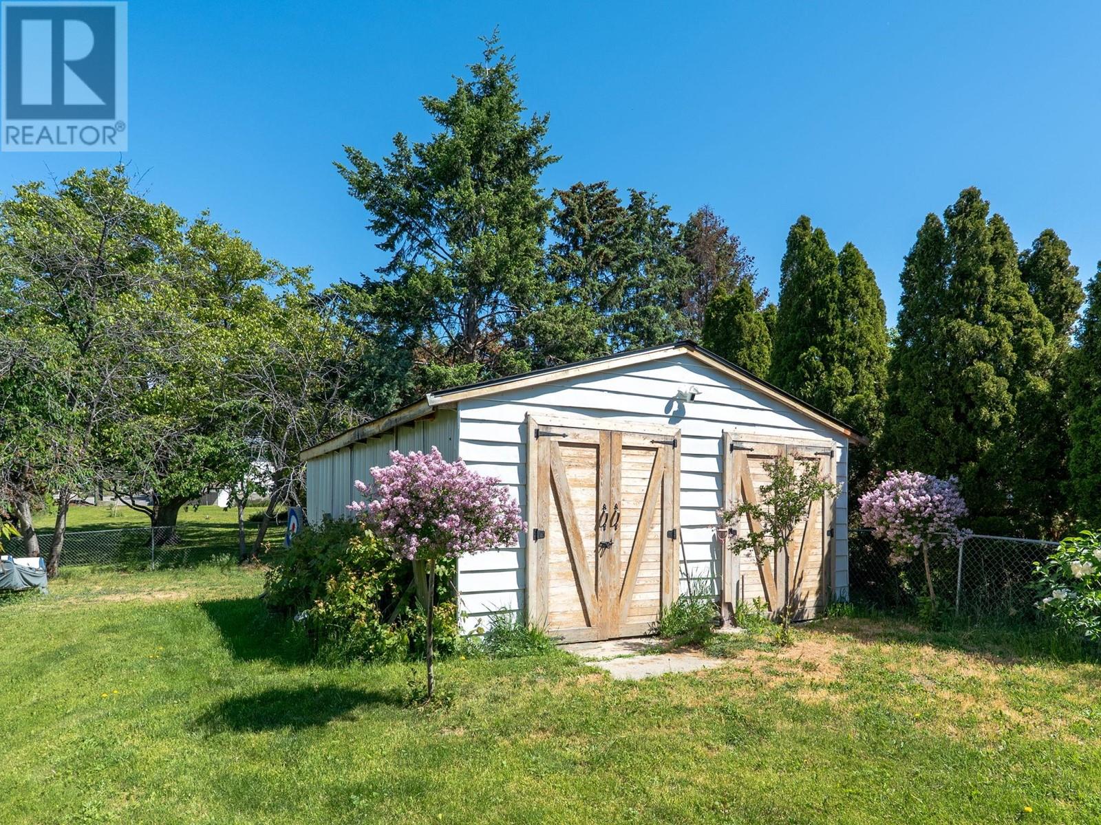  858 Douglas Road, West Kelowna