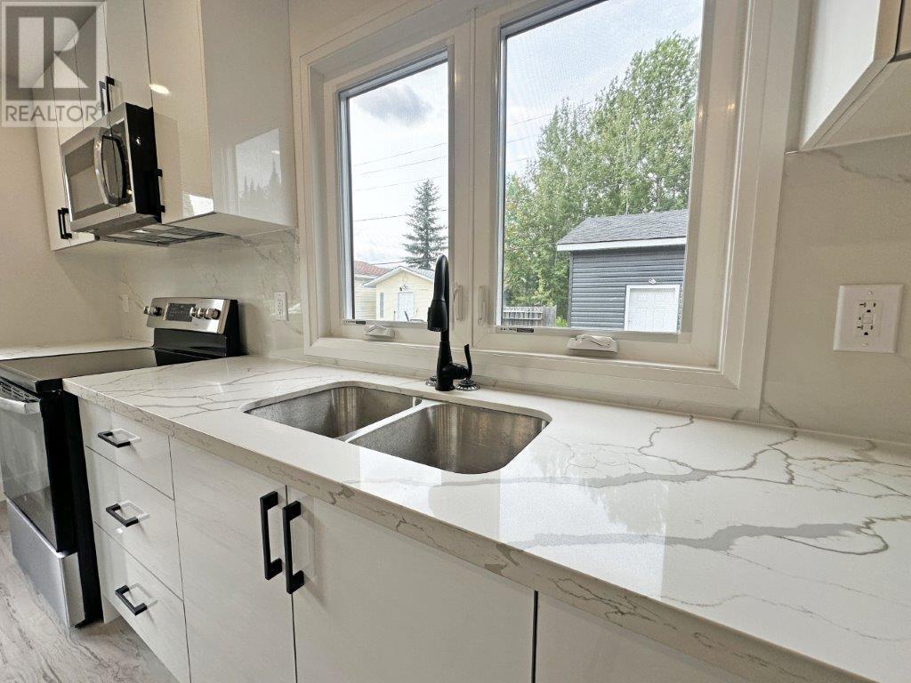 Photo 18 of 77 Brompton Road, Red Rock ON