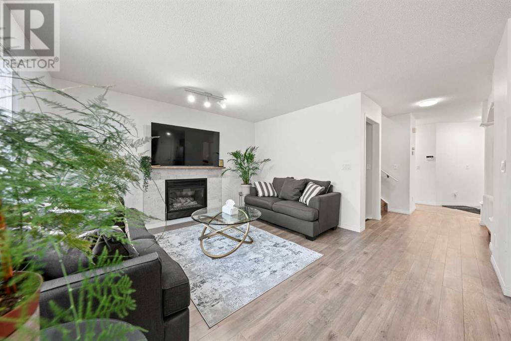 Single Family House for Sale in  Douglas Ridge Circle SE Douglasdale/Glen Calgary 