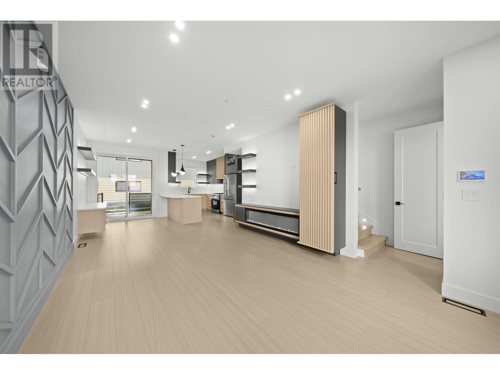 2 314 NELSON STREET, Coquitlam
