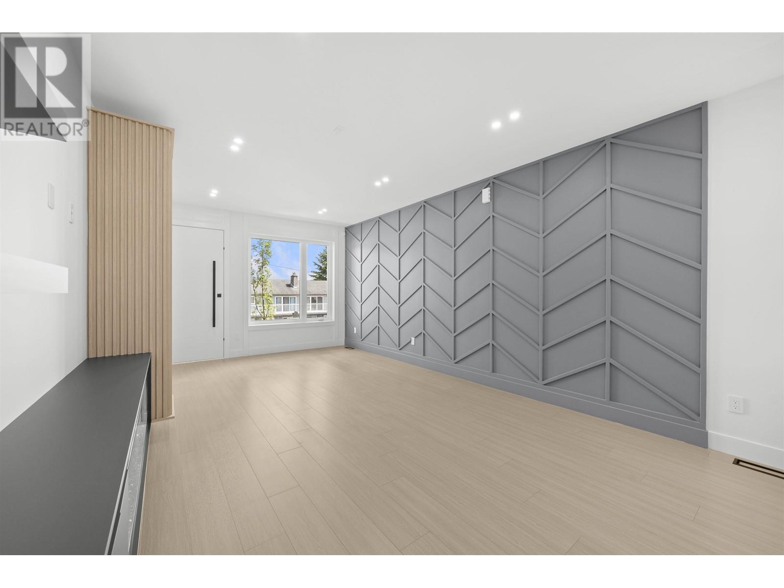 2 314 NELSON STREET, Coquitlam