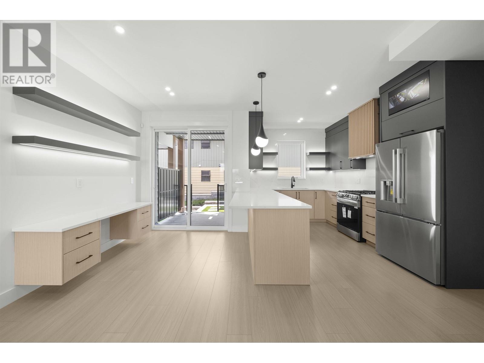 2 314 NELSON STREET, Coquitlam
