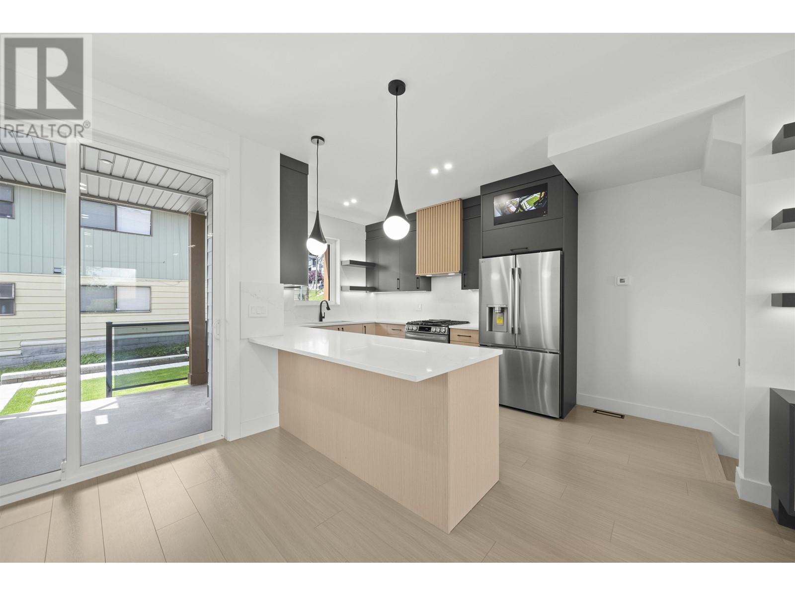 2 314 NELSON STREET, Coquitlam