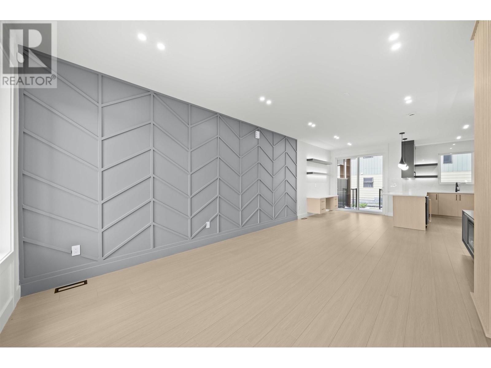 2 314 NELSON STREET, Coquitlam