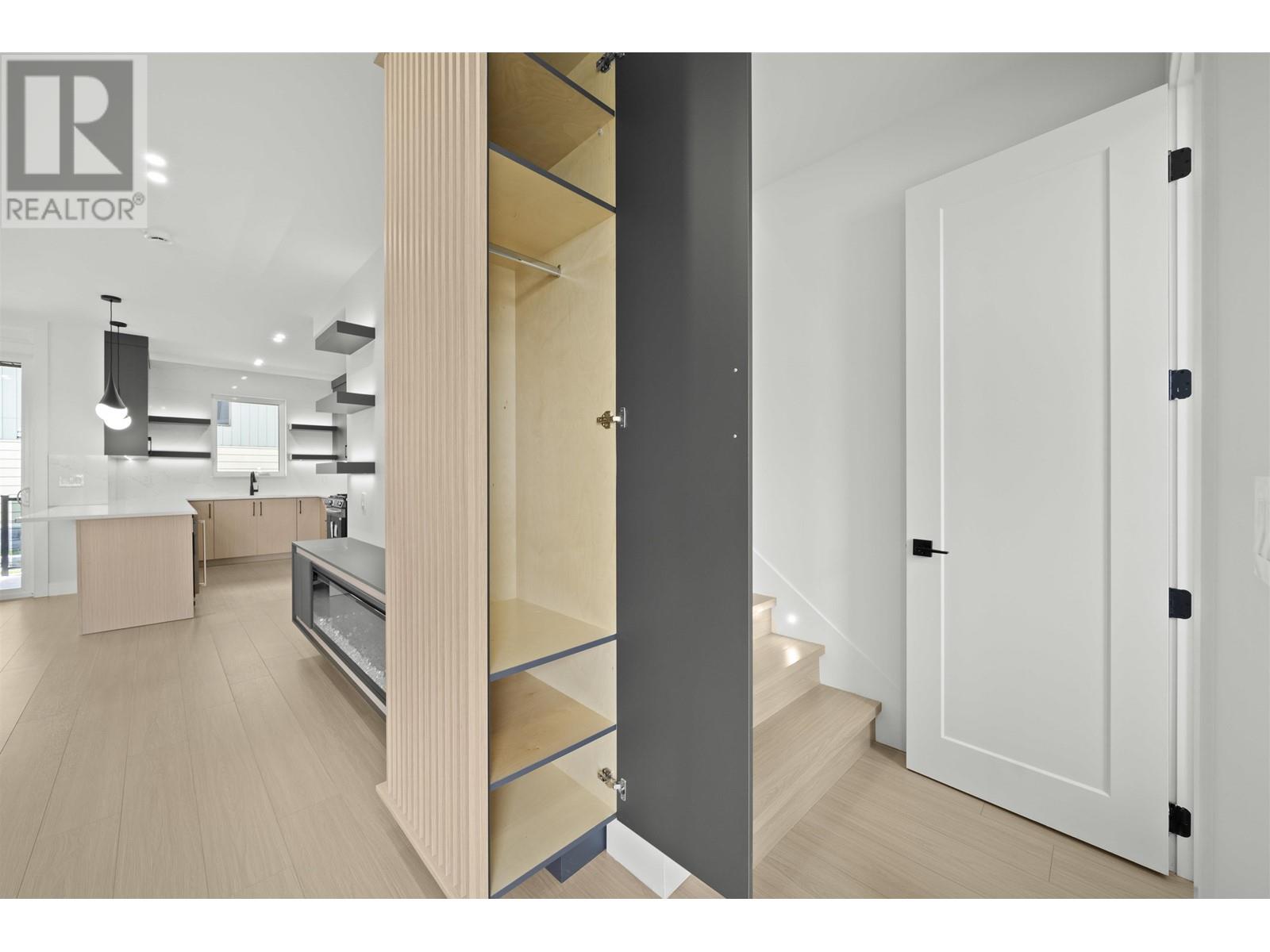 2 314 NELSON STREET, Coquitlam